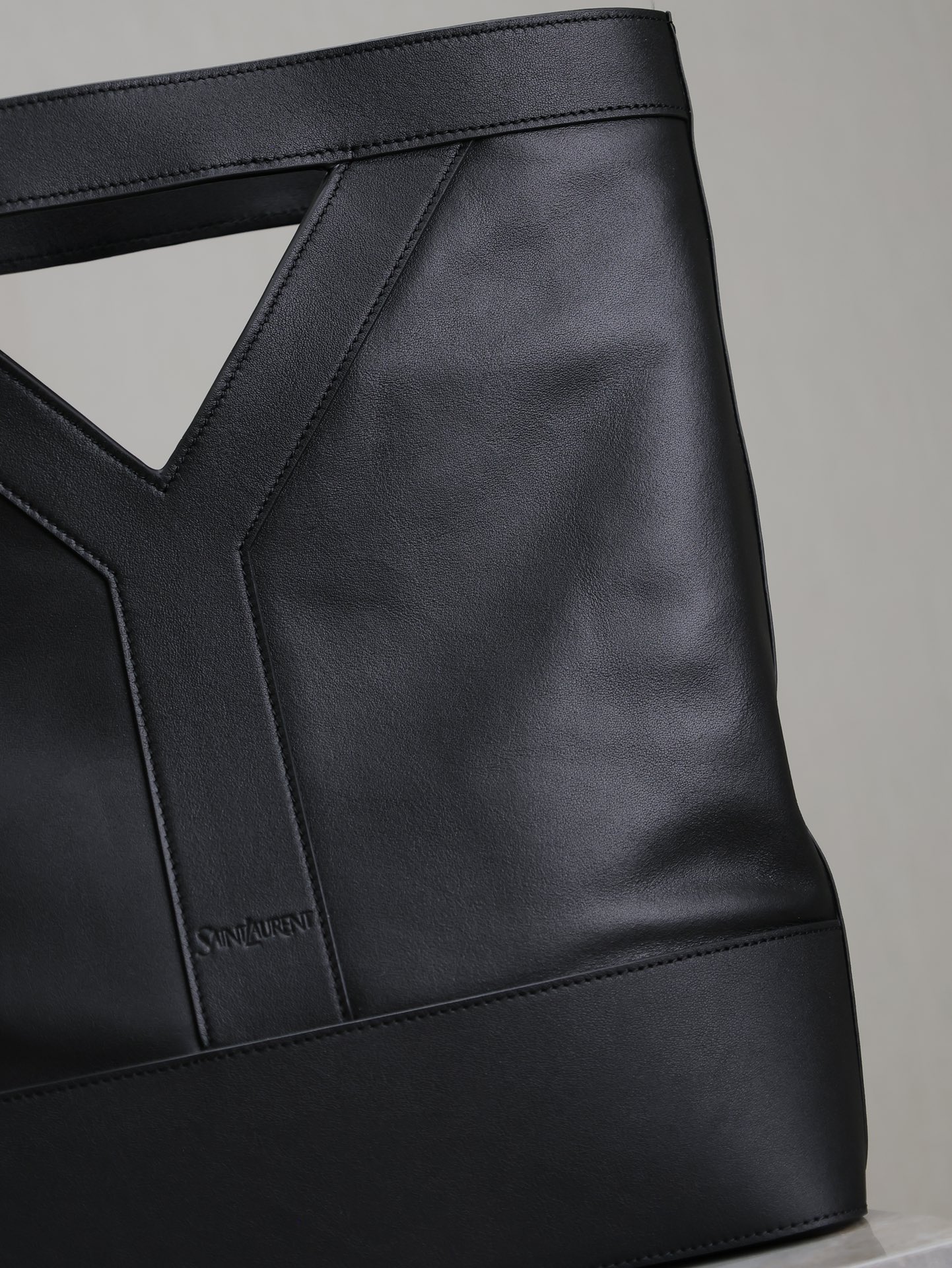 Yves Saint Laurent Y Tote  Bag In Black Leather