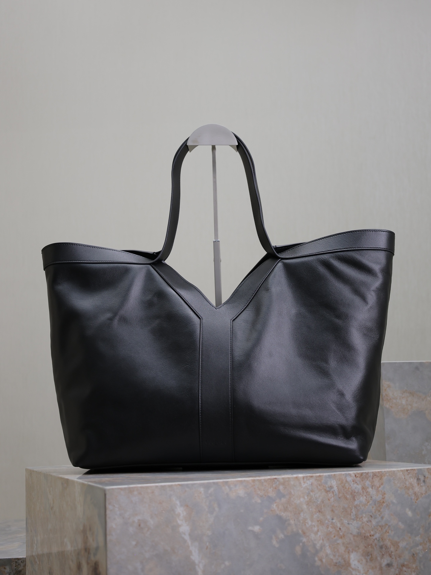 Yves Saint Laurent Y Tote Shopping Bag In Leather Black