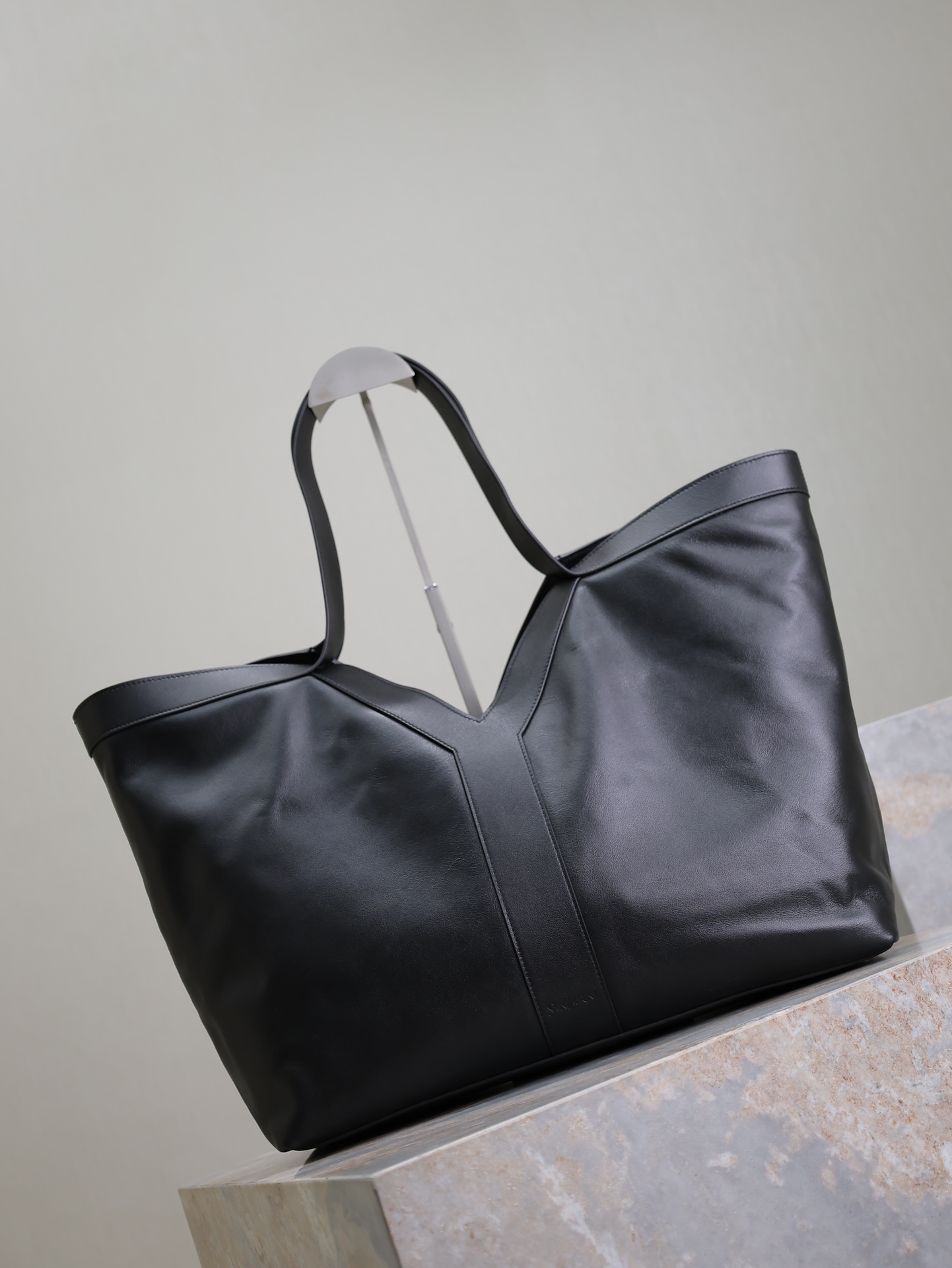 Yves Saint Laurent Y Tote Shopping Bag In Leather Black